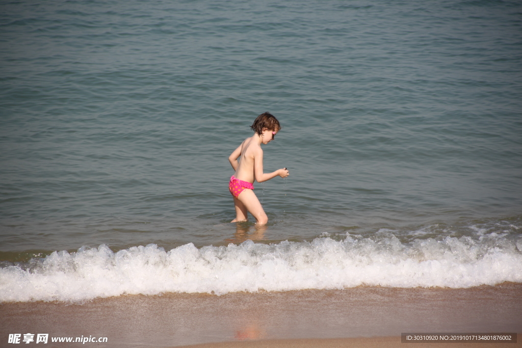 海边戏水