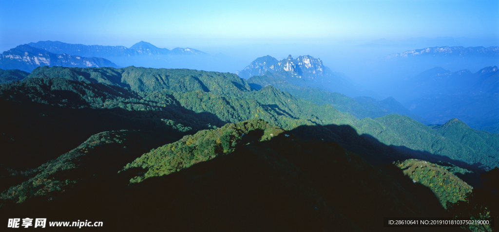 巍峨大老岭