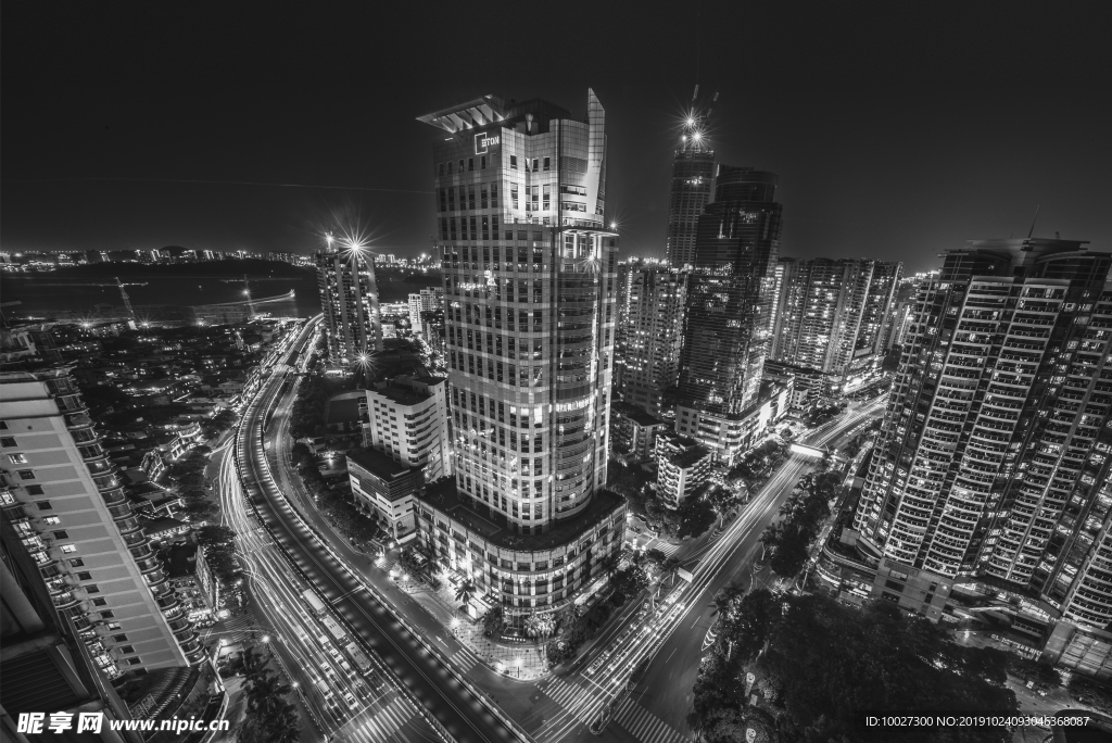 城市高楼车水马龙灯光夜色背景