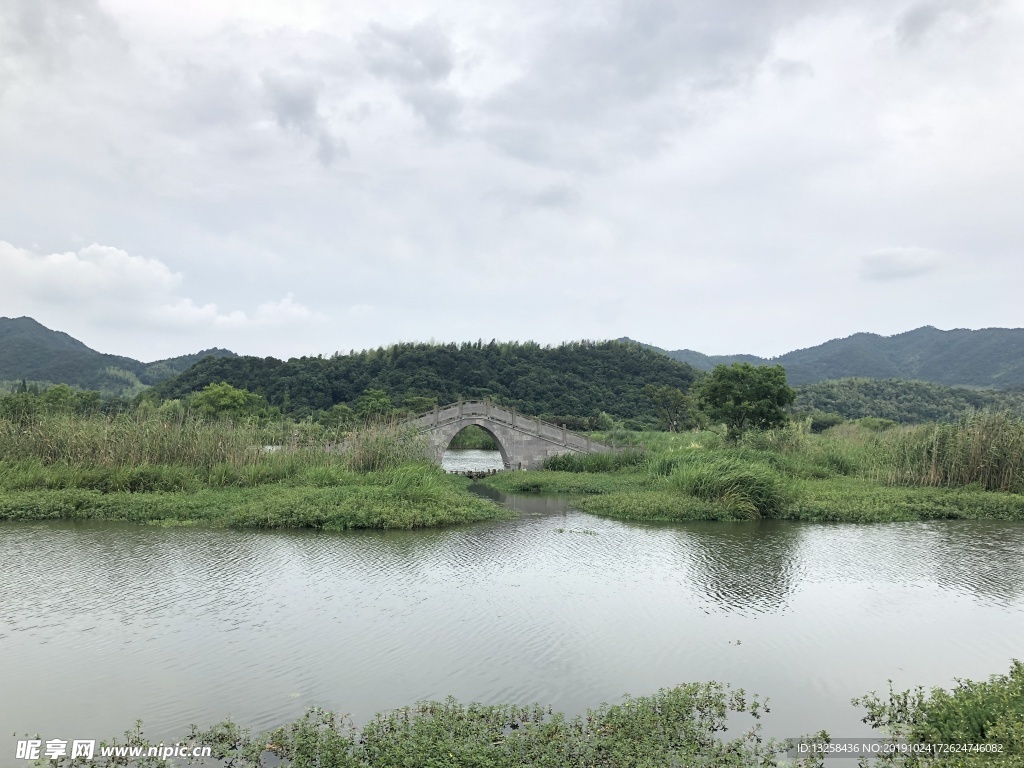 高山森林风景天空云彩
