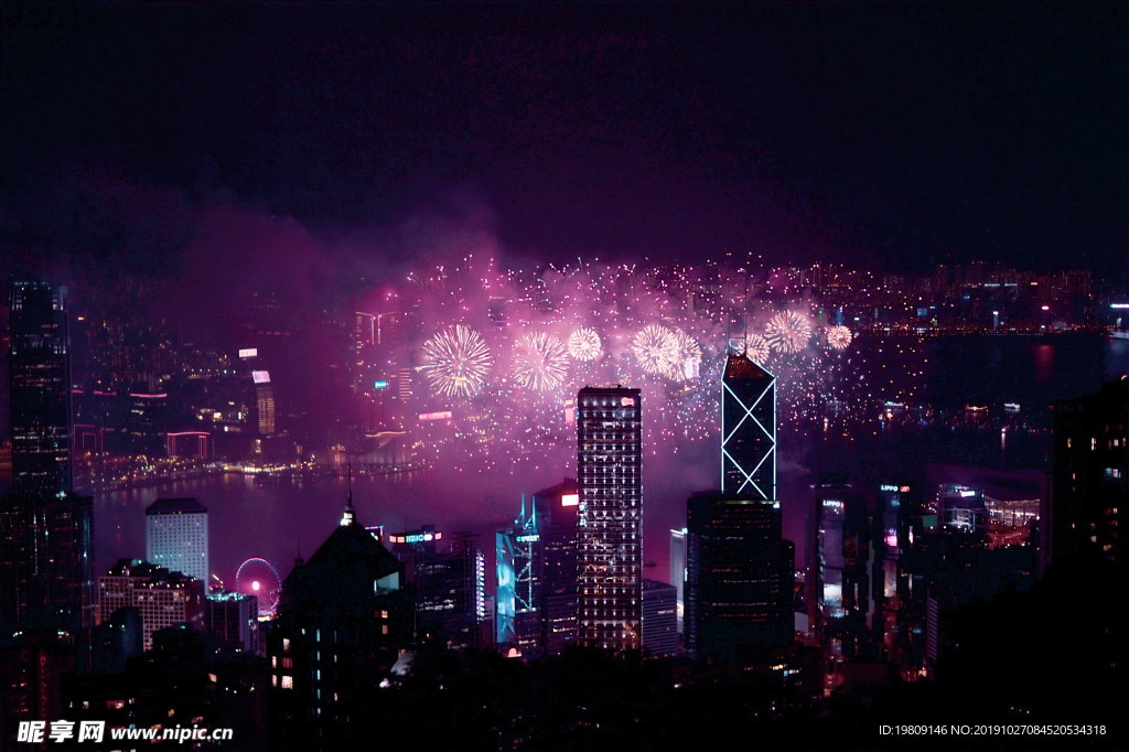 浪漫城市烟火夜景图片