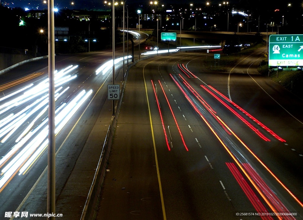 夜晚城市交通道路流光