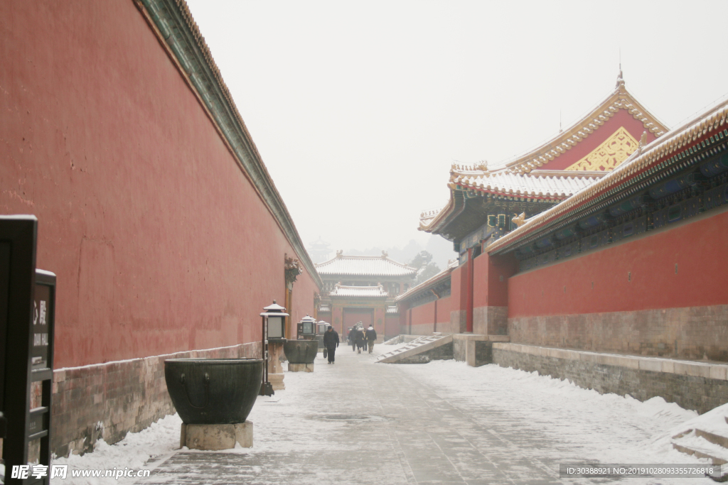 初雪北京故宫紫禁城红墙
