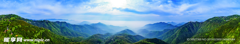 连绵群山烟锁雾绕崇山峻岭背景