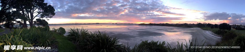 新西兰海滨黄昏风景全景图