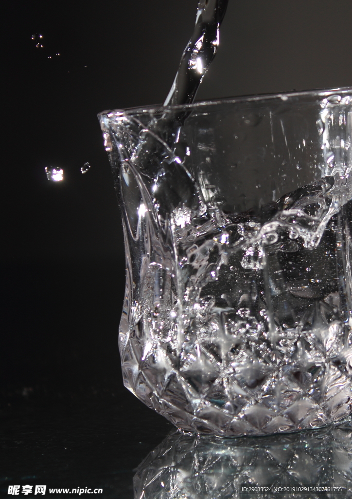 水
