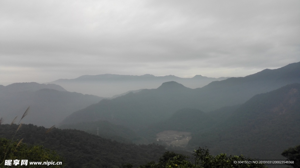 连绵的山峰