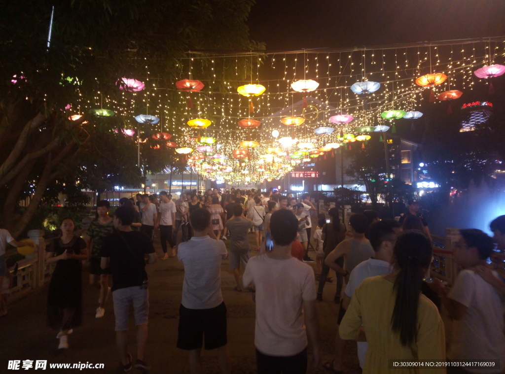 桂林益田西街夜间景色