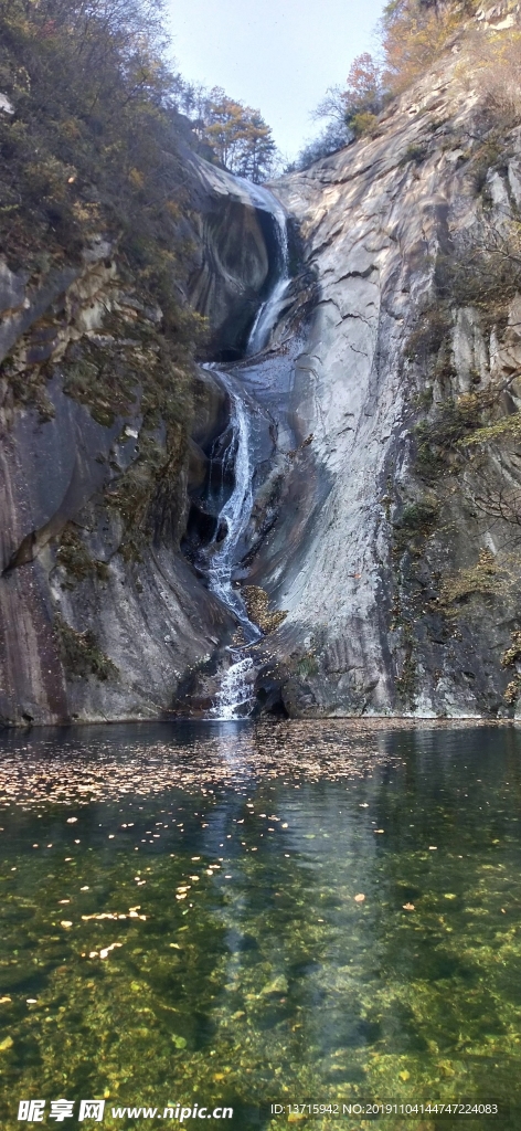 山水瀑布风景