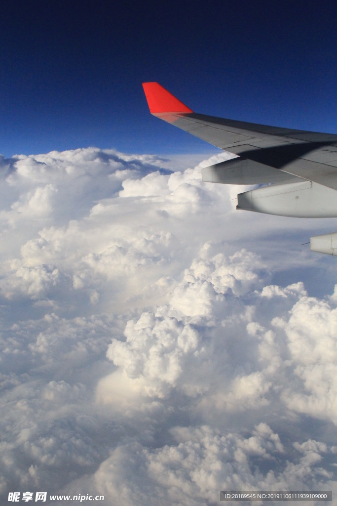 飞机云朵