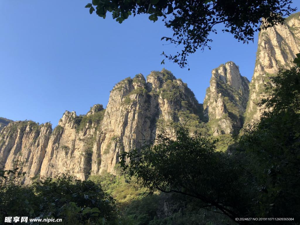 夕阳下的群山