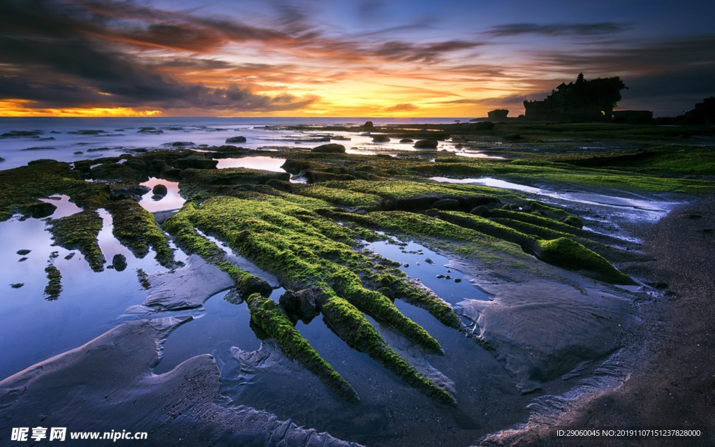 夕阳下的海边