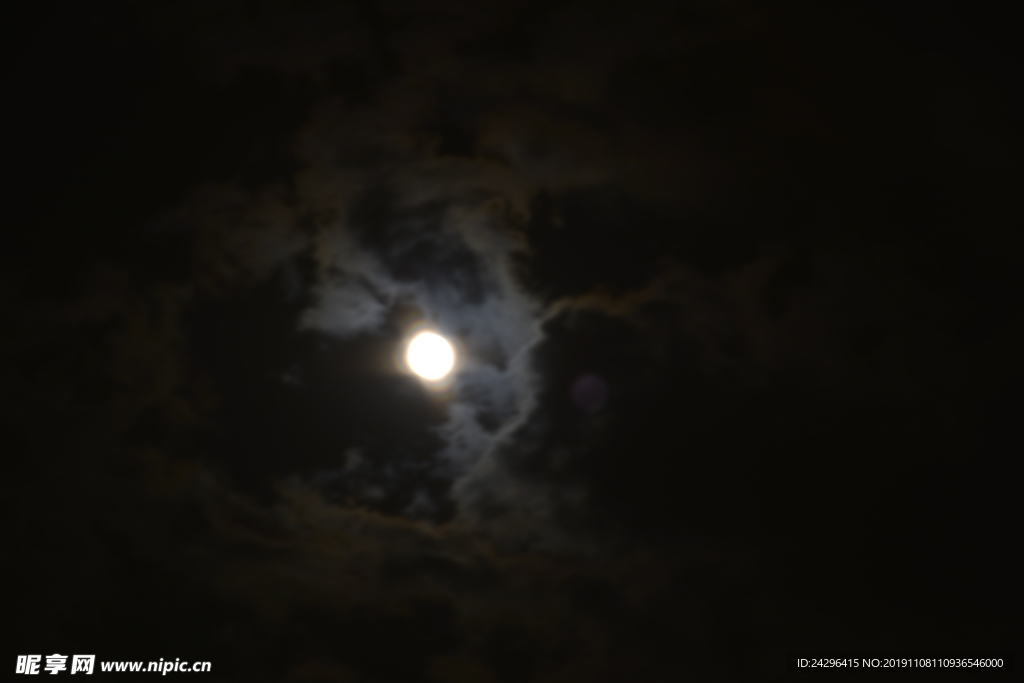 月亮 夜晚 月 十五月亮 云遮