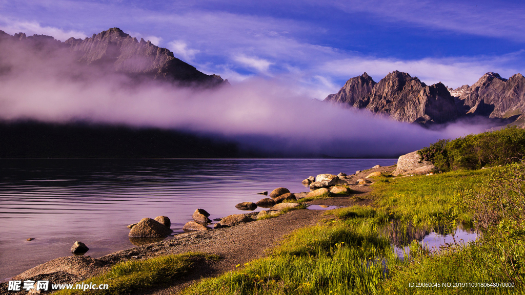 大气云雾山水背景