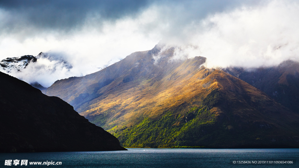 群山河流天空云彩风景