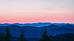 群山晚霞松树风景背景