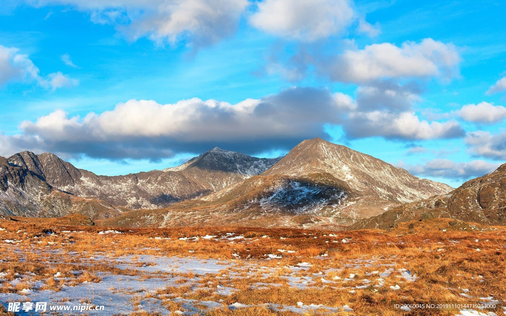 唯美山地背景