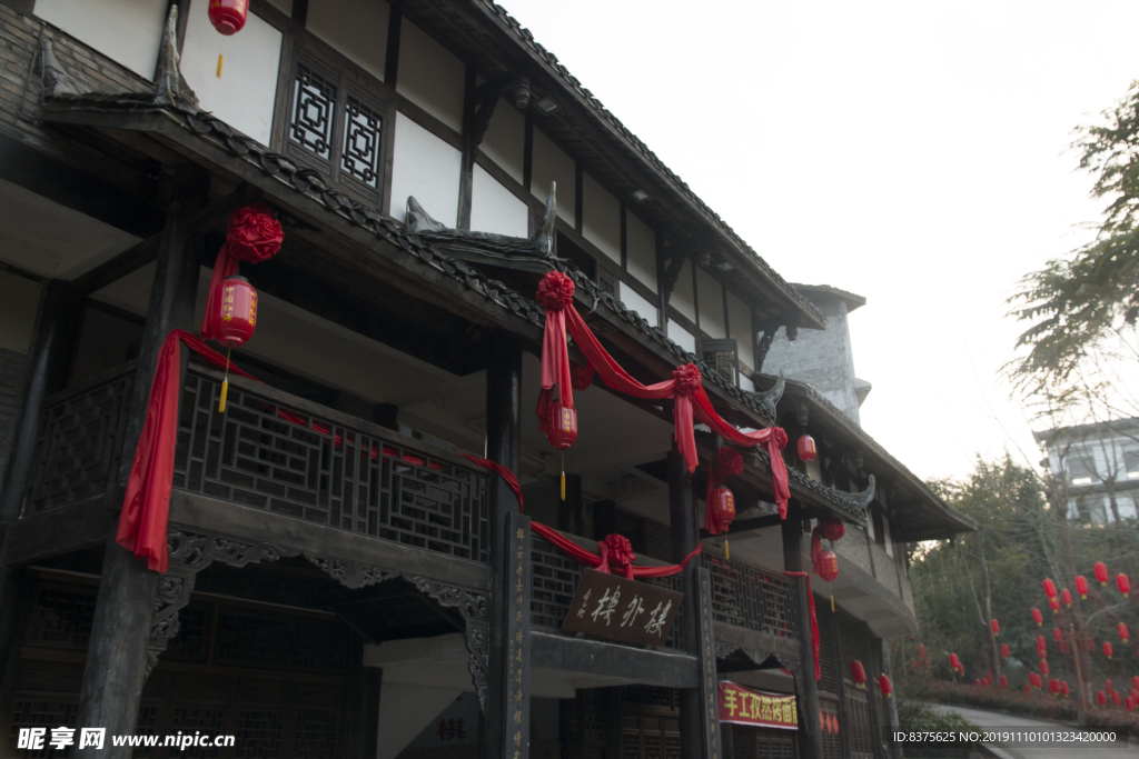 龙洞古镇