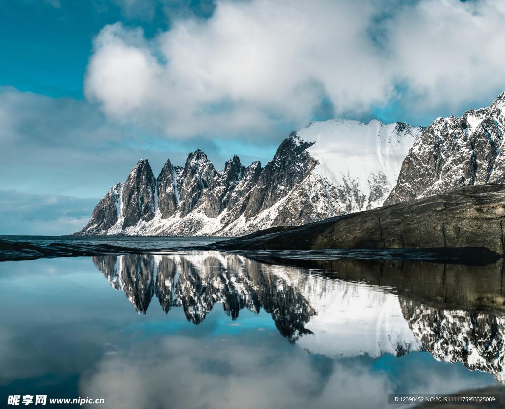 雪山与湖泊