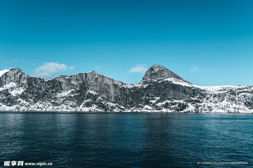 雪山与湖泊