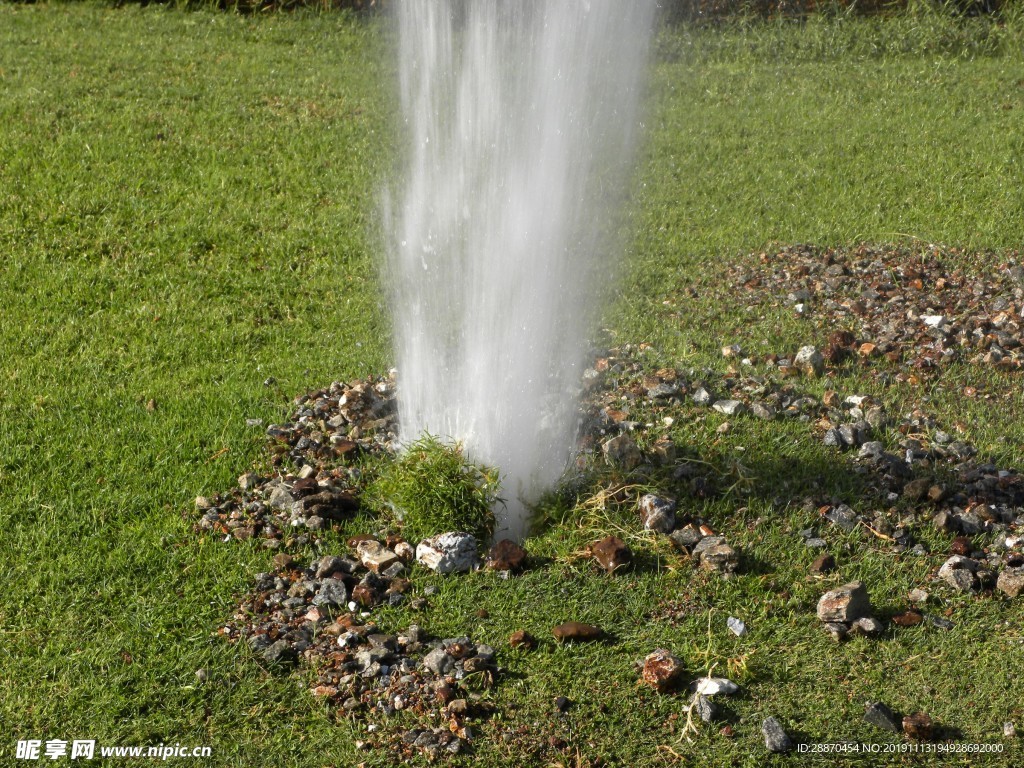 爆裂的水管的特写