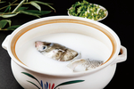 目湖砂锅鱼头
