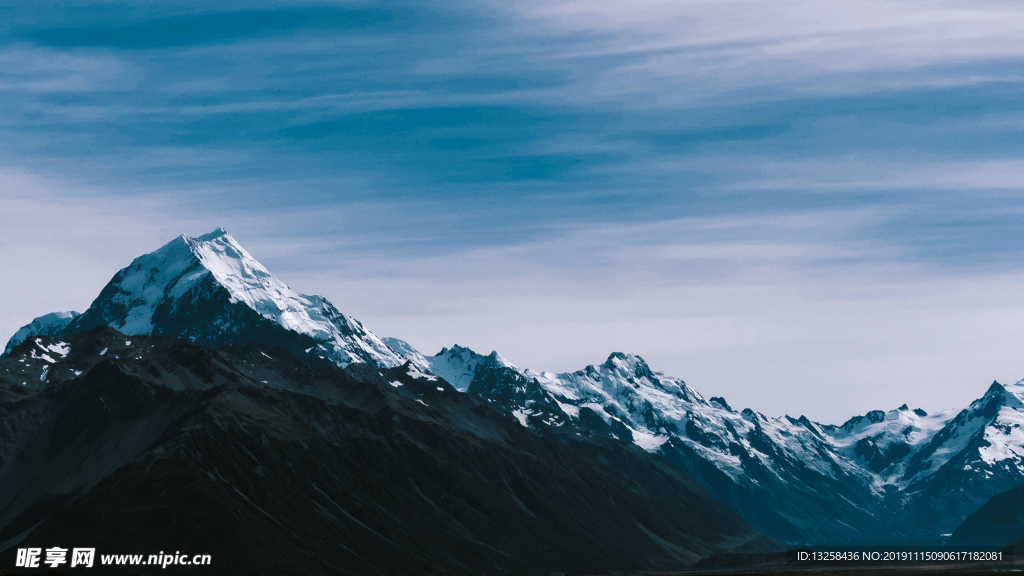 雪山天空云彩风景背景