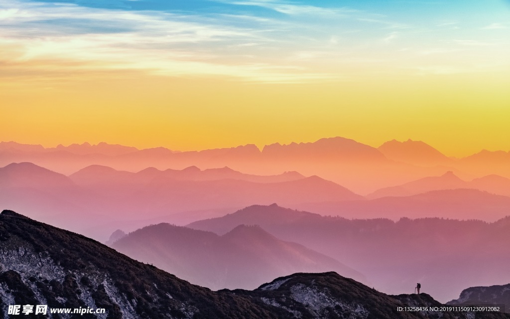 群山连绵风景天空云彩