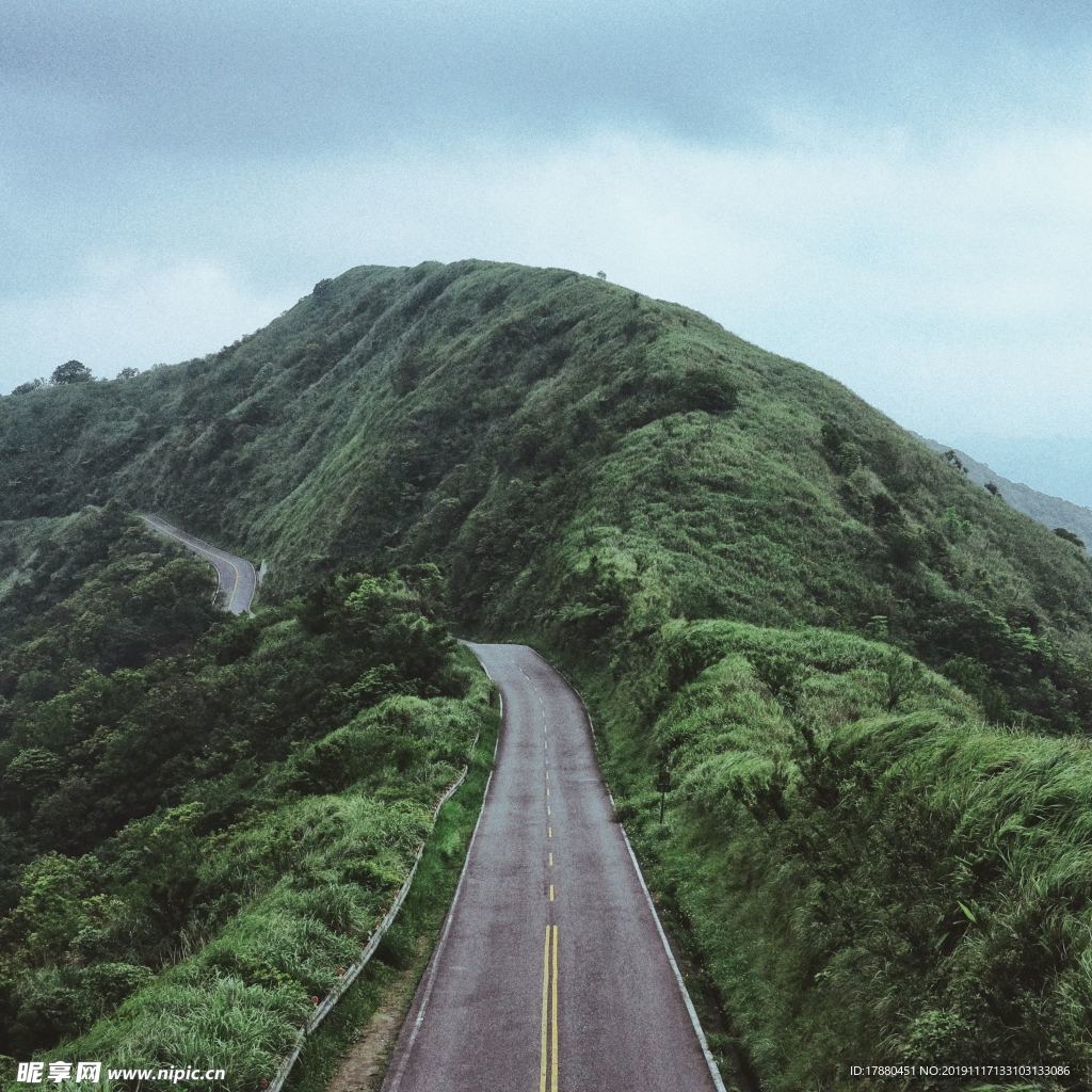 山林与道路