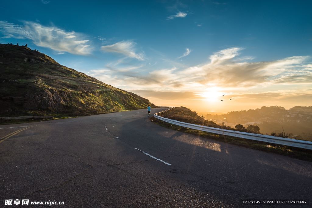 山林与道路