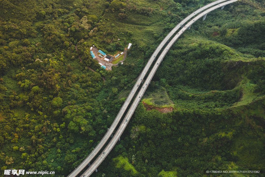 山林与道路