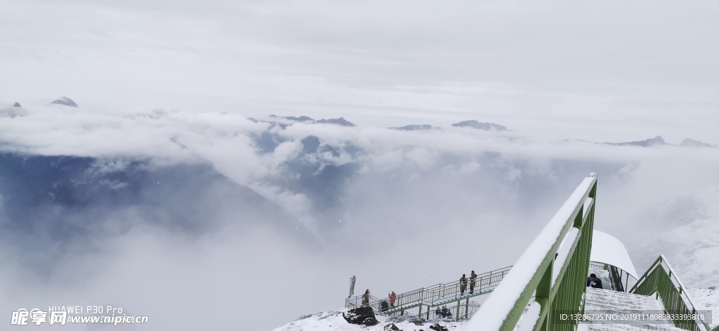 二郎山喇叭河雪山