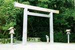 日本伊势神宫鞠躬行礼的信徒