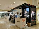 商场里的化妆品展柜
