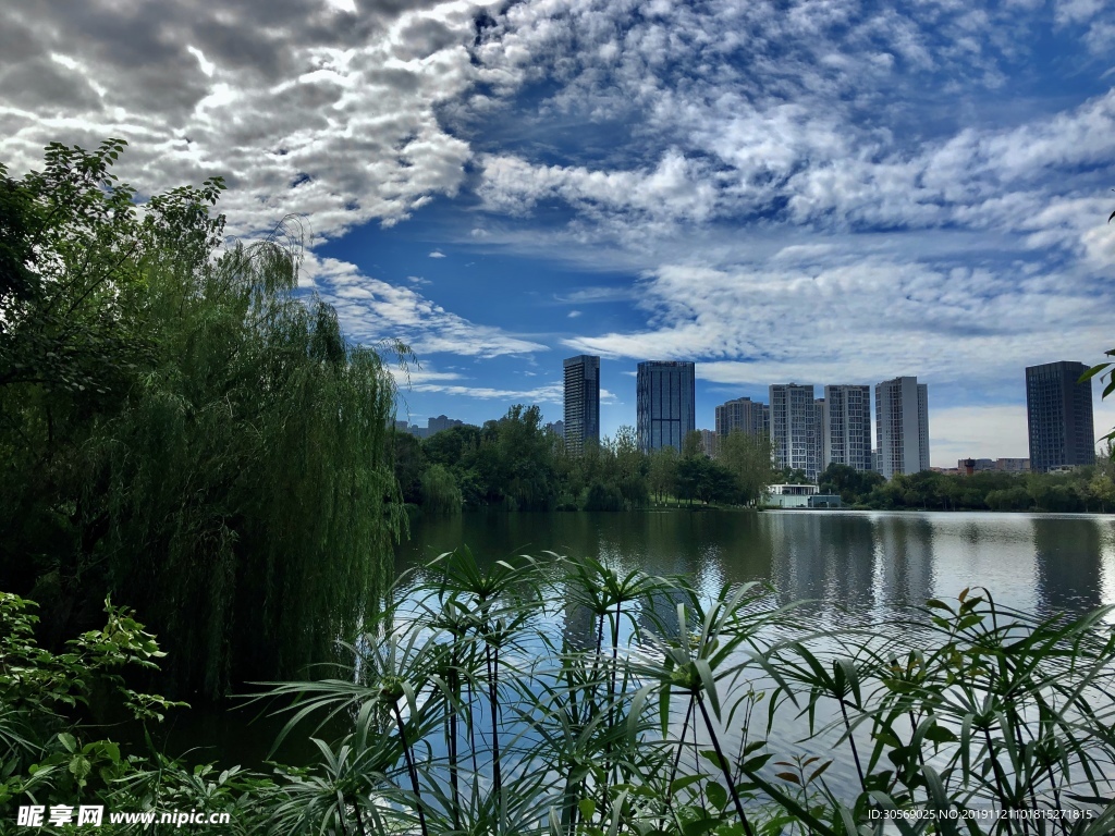 蓝天白云风景图