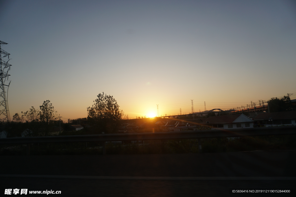 夕阳西下 旅游途中 傍晚 黄昏