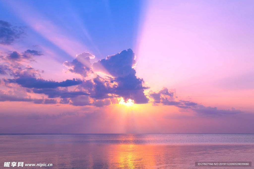 空 阳光 太阳 晴空 白色和蓝
