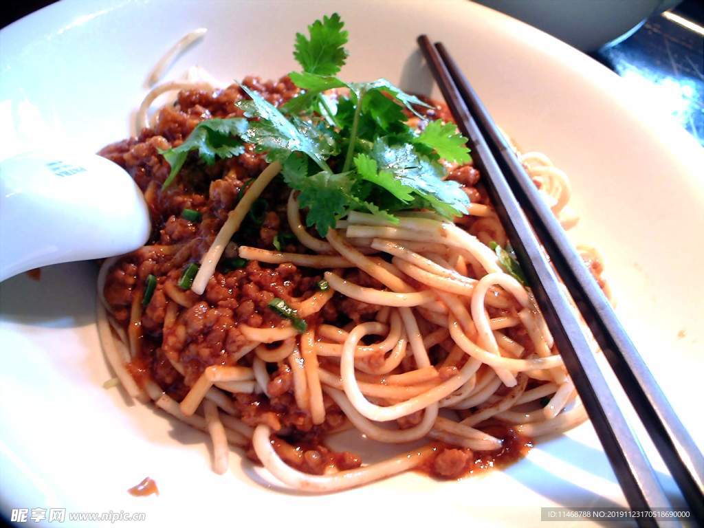 主食炸酱面条