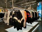 商场里的服装店