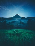 夜晚的山坡