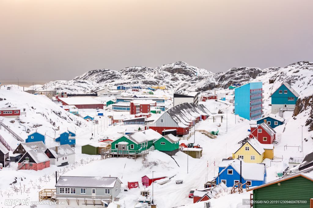 冬日被大雪覆盖的小镇