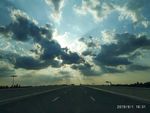 公路 逆光 云 太阳 光线