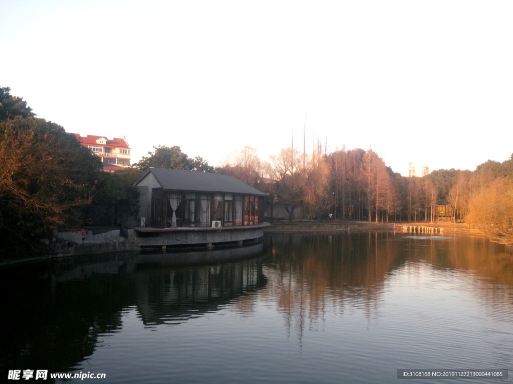 风景 电脑壁纸 湖水 古建筑