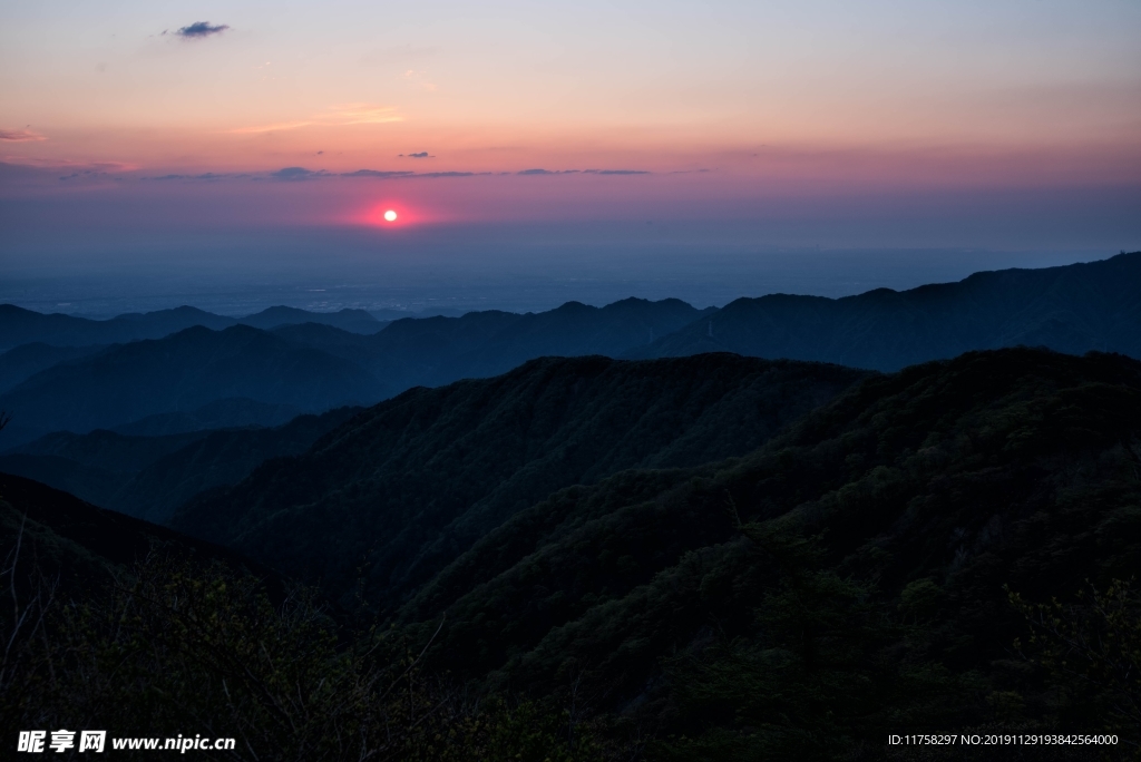 落日晚霞山川