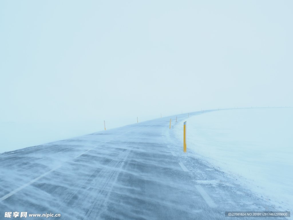 冰天雪地道路
