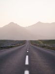消失在地平线的公路
