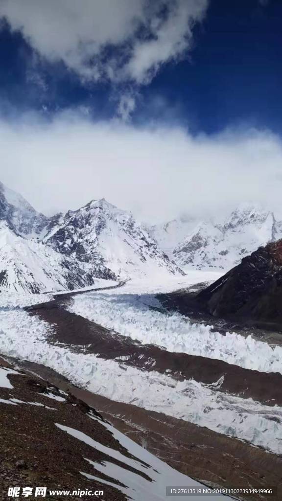 迷人的雪域山峰图片