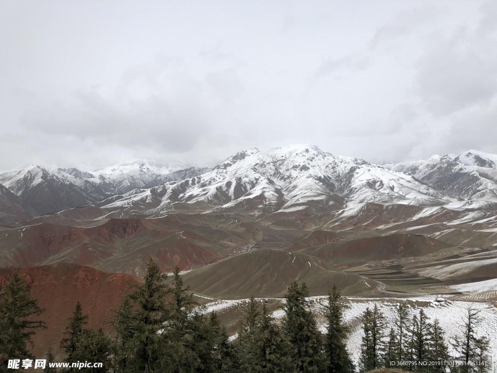雪山风景图