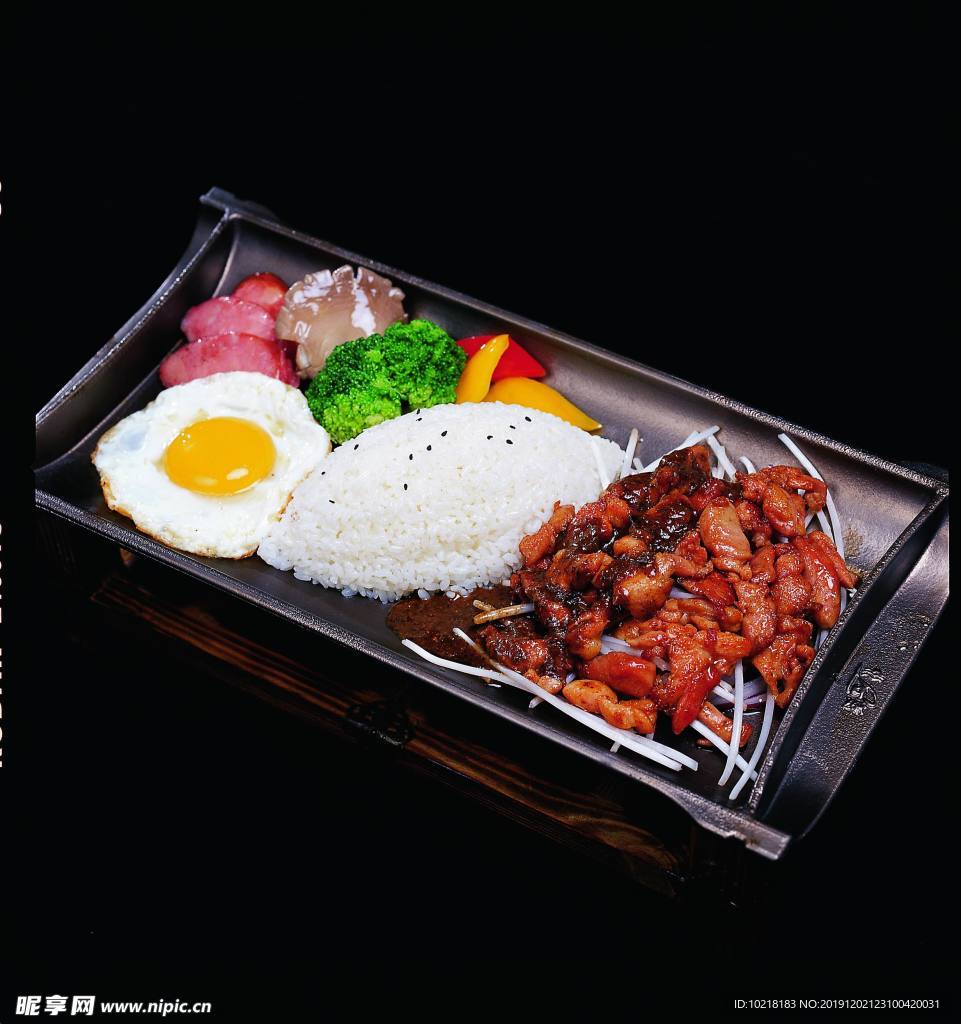 黑椒鸡肉铁板饭