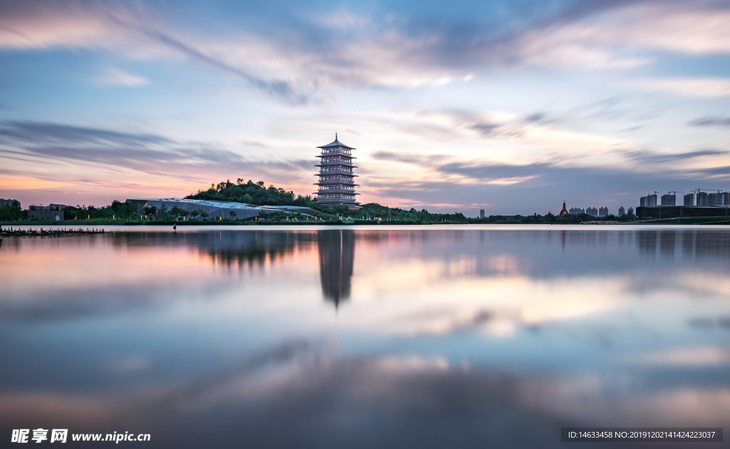 好看的湖面景观图